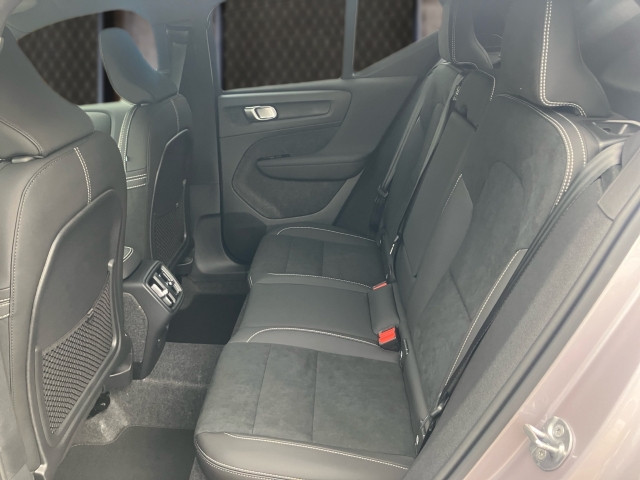 Bild 3: VOLVO PKW XC40 Plus, B3 Mild Hybrid, Benzin, Dark