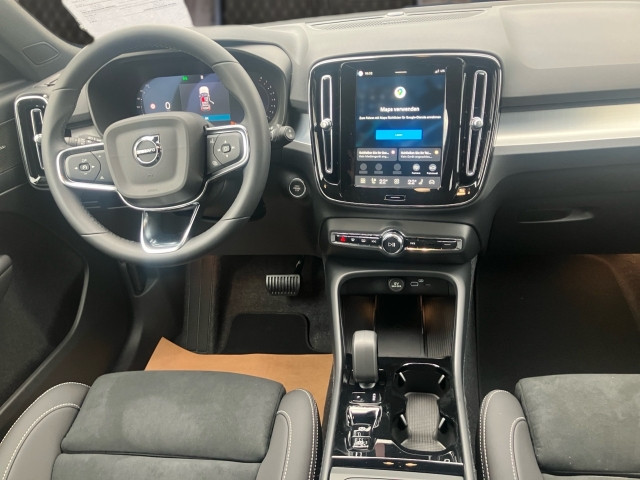 Bild 4: VOLVO PKW XC40 Plus, B3 Mild Hybrid, Benzin, Dark