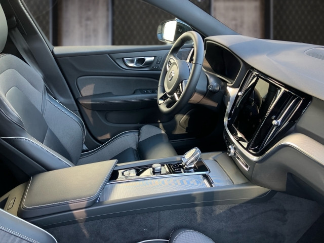 Bild 5: VOLVO PKW V60 Plus, B4 Mild Hybrid, Diesel, Dark