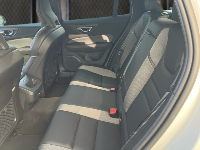 Bild 8: VOLVO PKW V60 Plus, B4 Mild Hybrid, Diesel, Dark