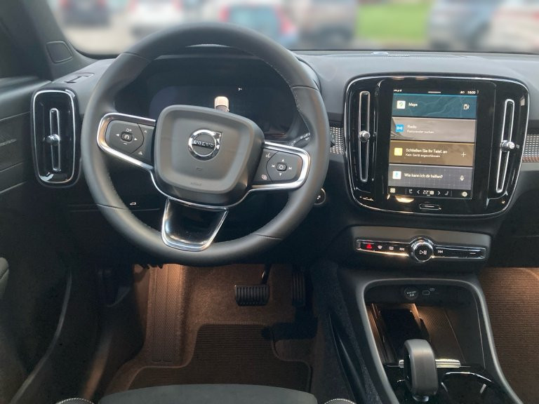 Bild 4: VOLVO PKW XC40 Plus, B3 Mild Hybrid, Benzin, Dark