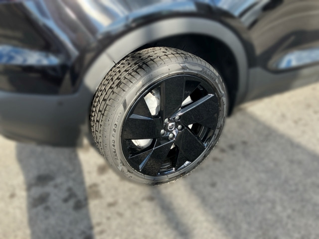 Bild 4: VOLVO PKW EX40 Black Edition Ultra, Twin Motor Performance, Vollelektr