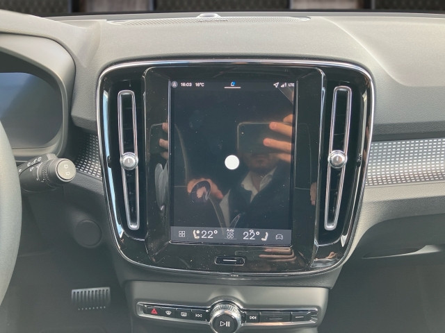 Bild 7: VOLVO PKW EX40 Black Edition Ultra, Twin Motor Performance, Vollelektr