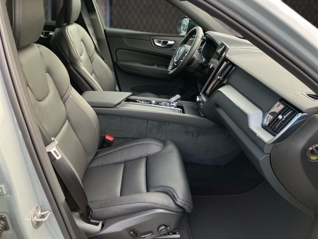 Bild 5: VOLVO PKW XC60 Black Edition Plus, T6 AWD Plug-in Hybrid, Elektrisch/B