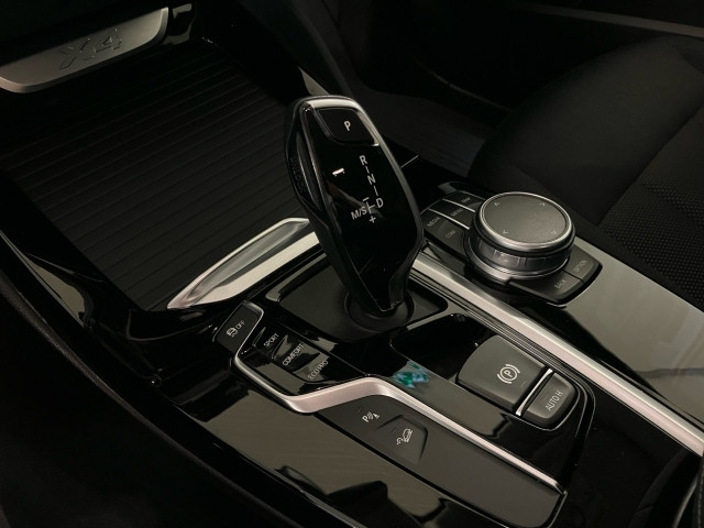 Bild 13: BMW X4 xDrive 20d 48 V A