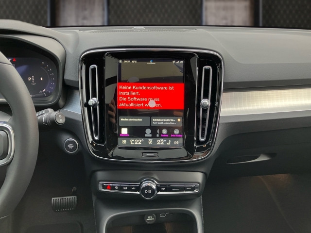 Bild 7: VOLVO PKW XC40 Plus, B3 Mild Hybrid, Benzin, Dark