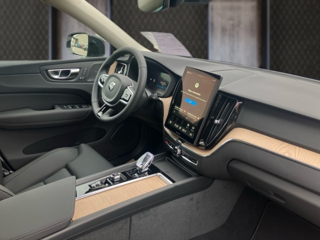 Bild 5: VOLVO PKW XC60 Plus, T6 AWD Plug-in Hybrid, Elektrisch/Benzin, Dark