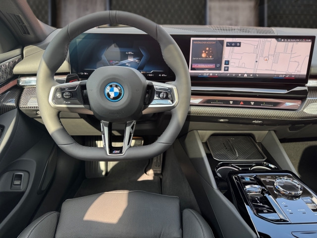 Bild 6: BMW i5 xDrive40 Limousine
