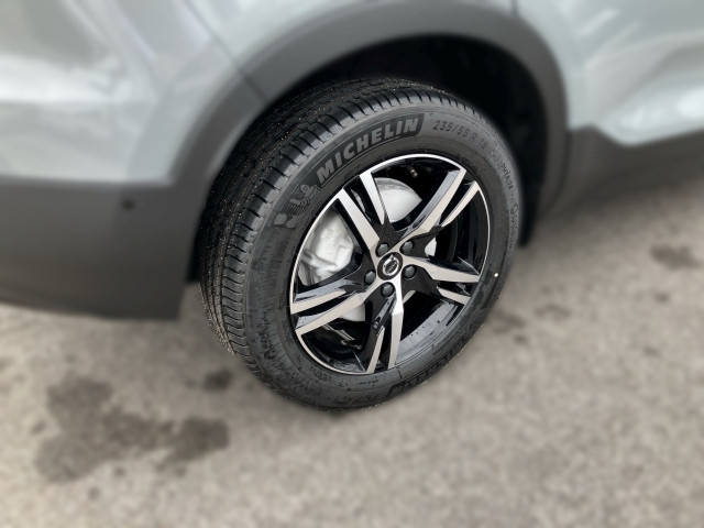 Bild 4: VOLVO PKW XC40 Plus, B3 Mild Hybrid, Benzin, Dark