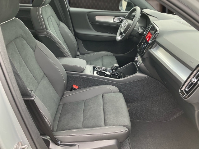 Bild 5: VOLVO PKW XC40 Plus, B3 Mild Hybrid, Benzin, Dark