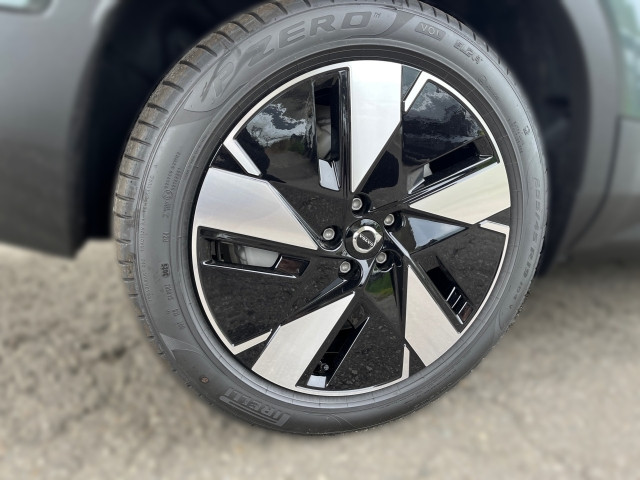 Bild 4: VOLVO PKW EX40 Plus, Single Motor Extended Range, Vollelektrisch