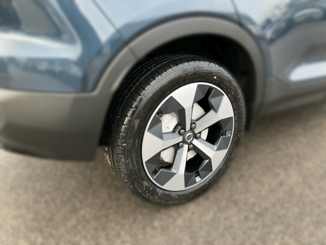 Bild 4: VOLVO PKW XC40 Plus, B3 Mild Hybrid, Benzin, Dark