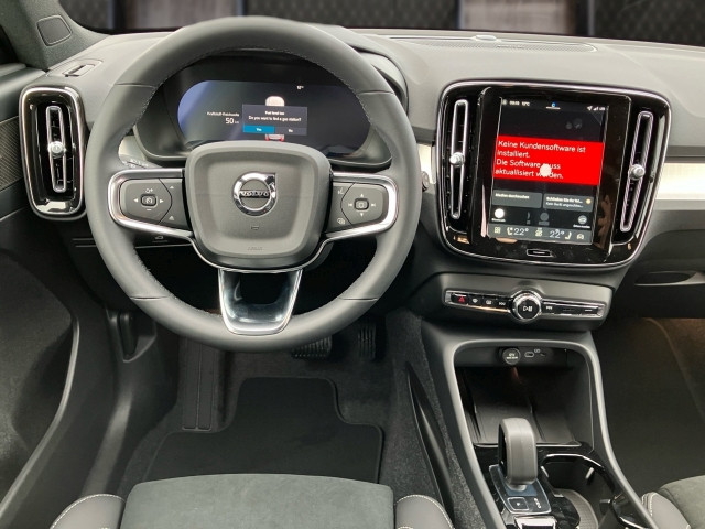 Bild 6: VOLVO PKW XC40 Plus, B3 Mild Hybrid, Benzin, Dark