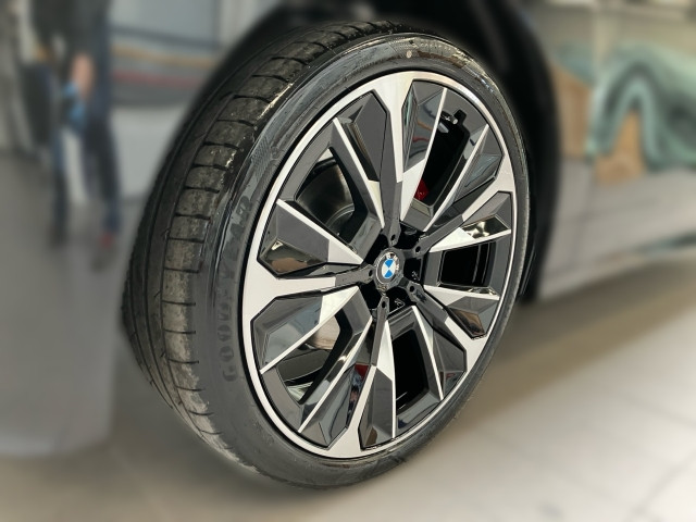 Bild 4: BMW PKW i-Serie iX xDrive45