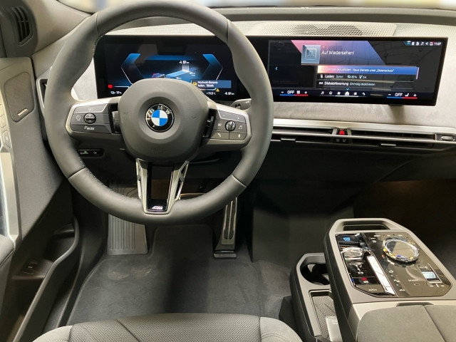 Bild 6: BMW PKW i-Serie iX xDrive45
