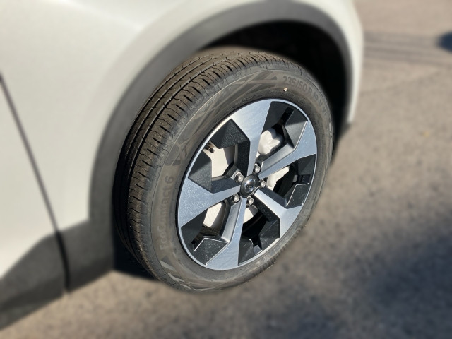 Bild 4: VOLVO PKW XC40 Plus, B3 Mild Hybrid, Benzin, Dark