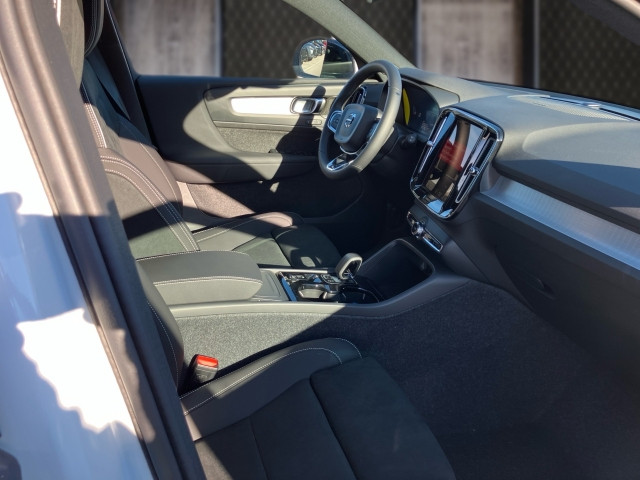 Bild 5: VOLVO PKW XC40 Plus, B3 Mild Hybrid, Benzin, Dark