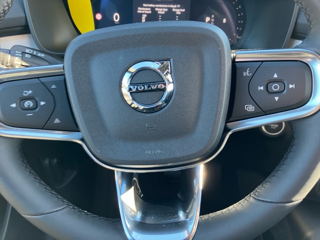 Bild 7: VOLVO PKW XC40 Plus, B3 Mild Hybrid, Benzin, Dark