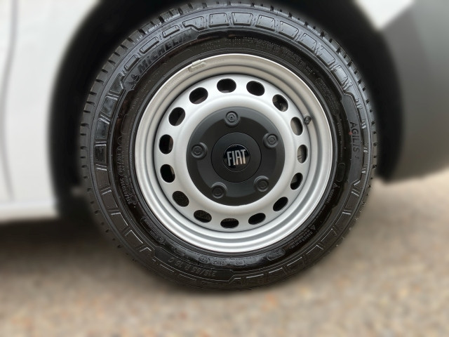 Bild 4: Fiat Transporter Scudo Doka flexible Trennwand XL BlueHDI 145