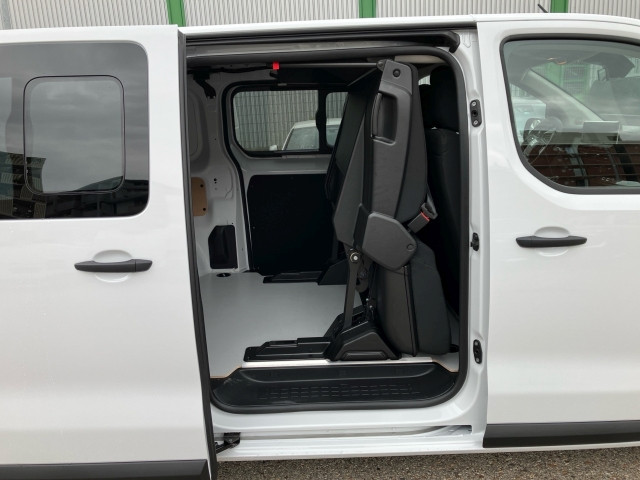 Bild 13: Fiat Transporter Scudo Serie 3 DoKa M BlueHDi 145 S&S 6-Gang