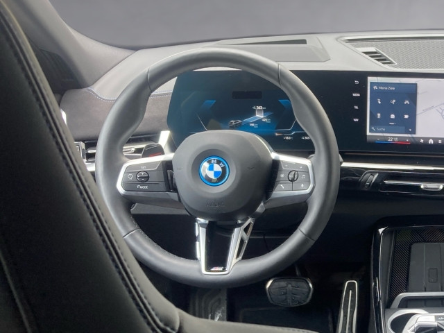 Bild 9: BMW iX2 xDrive30 U10