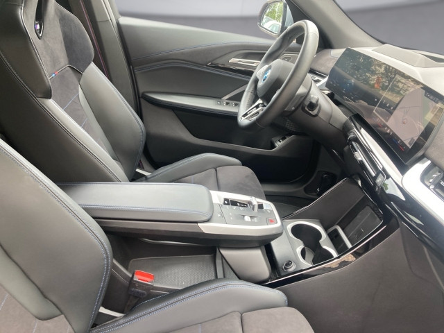 Bild 10: BMW iX2 xDrive30 U10