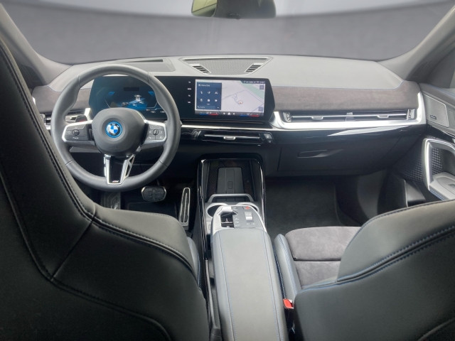 Bild 8: BMW iX2 xDrive30 U10