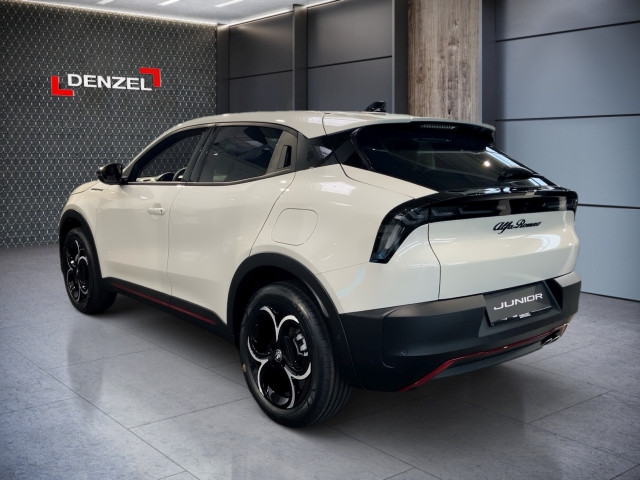 Bild 2: Alfa Junior Ibrida Speciale 1.2 136PS MHEV FWD