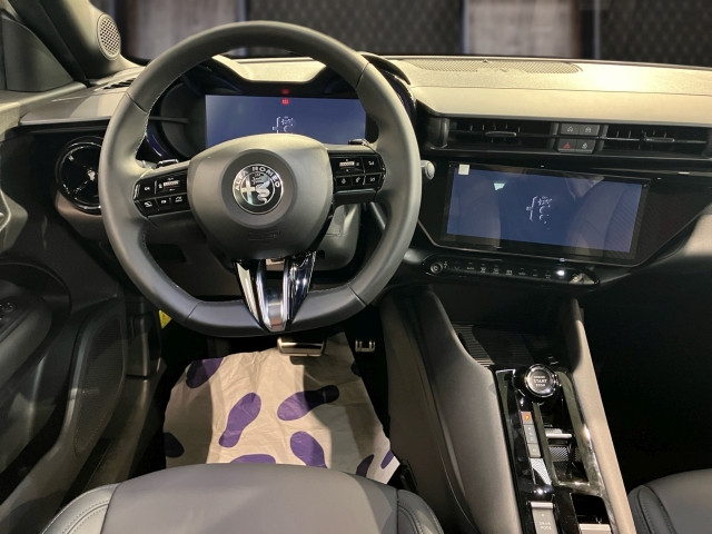 Bild 6: Alfa Junior Ibrida Speciale 1.2 136PS MHEV FWD