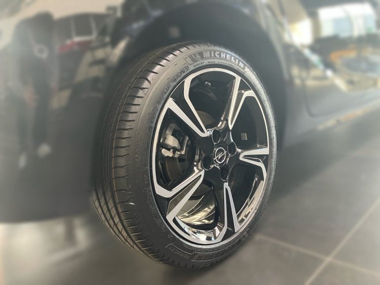 Bild 4: Opel Corsa GS 1.2 Direct Injection Turbo (74kW/100PS) 6-Gang