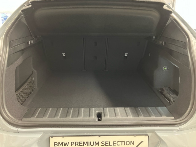 Bild 9: BMW iX2 xDrive30 U10