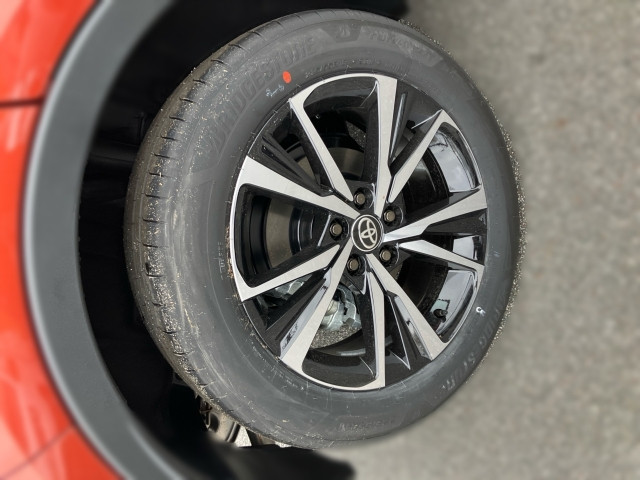 Bild 4: Toyota C-HR - 1,8 l  Hybrid 4x2 Active Drive CV