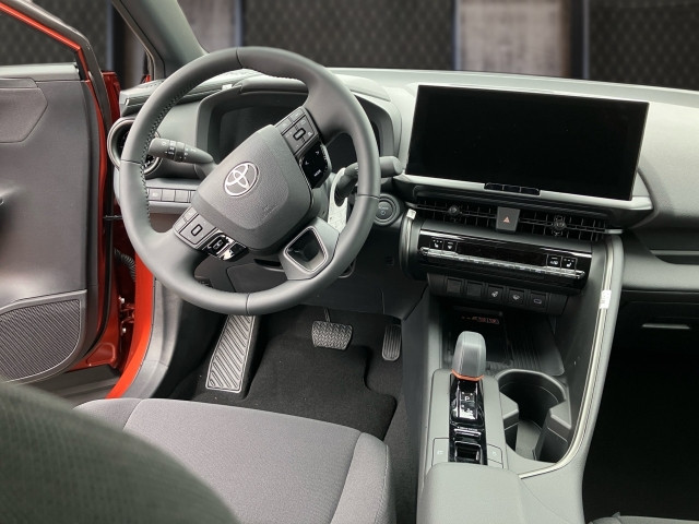 Bild 6: Toyota C-HR - 1,8 l  Hybrid 4x2 Active Drive CV