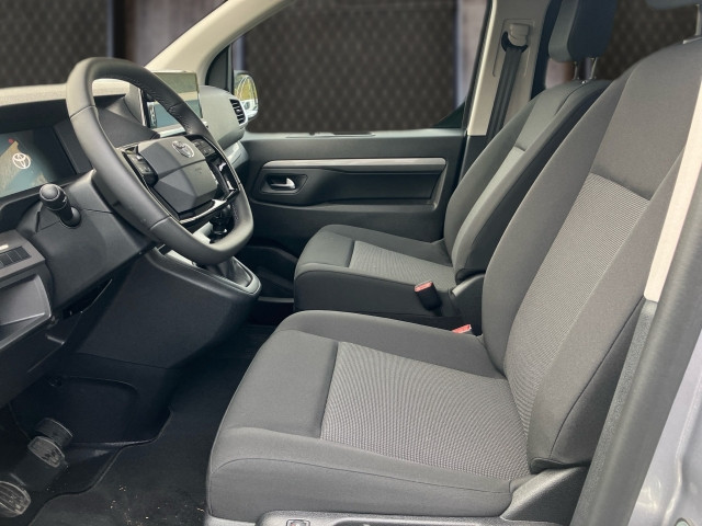 Bild 5: Toyota Proace Verso 2,0 l, 145 Shuttle Medium