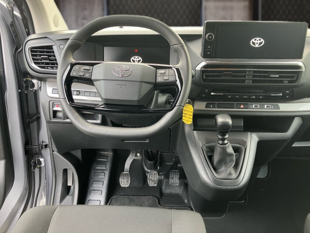 Bild 6: Toyota Proace Verso 2,0 l, 145 Shuttle Medium