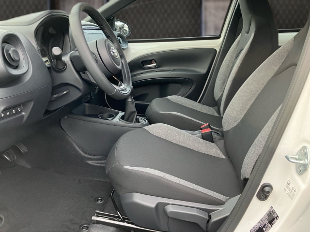 Bild 5: Toyota AYGO X 1,0 l Play