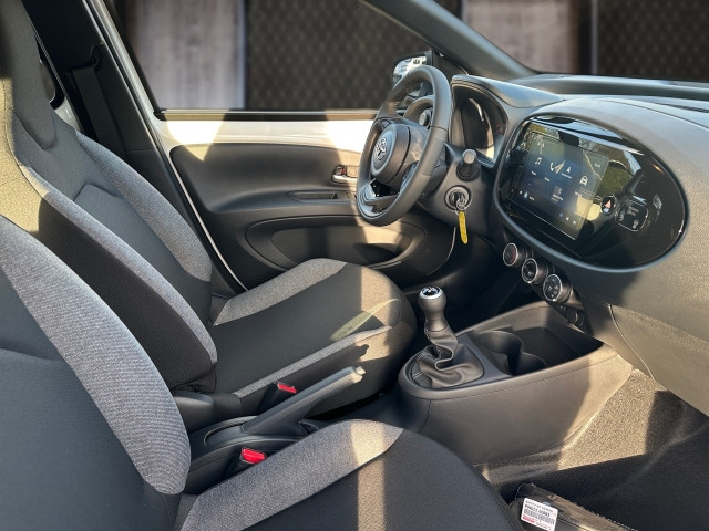 Bild 5: Toyota AYGO X 1,0 l Play