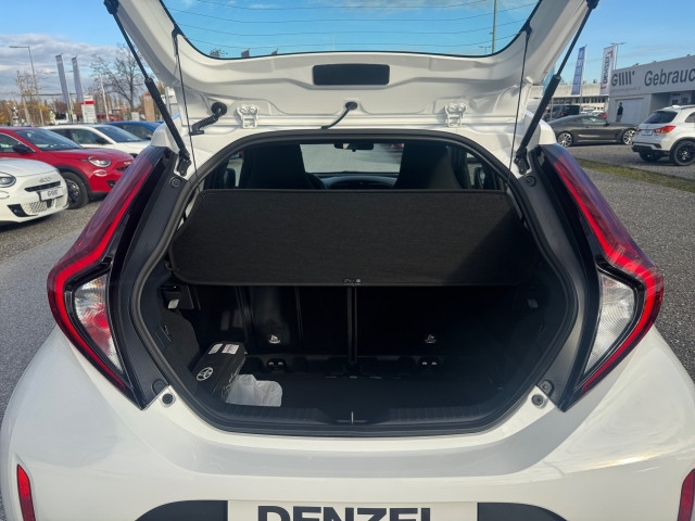 Bild 9: Toyota AYGO X 1,0 l Play