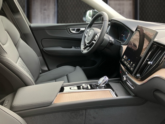 Bild 5: VOLVO PKW XC60 Plus, T6 AWD Plug-in Hybrid, Elektrisch/Benzin, Dark