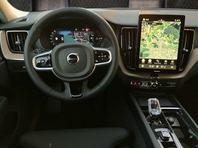 Bild 6: VOLVO PKW XC60 Plus, T6 AWD Plug-in Hybrid, Elektrisch/Benzin, Dark