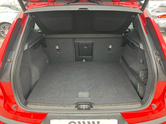 Bild 9: VOLVO PKW XC40 D4 R-Design AWD Geartronic