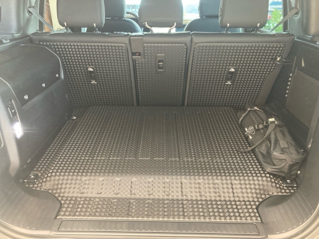 Bild 8: Land Rover Defender 110 P300e X-Dynamic SE