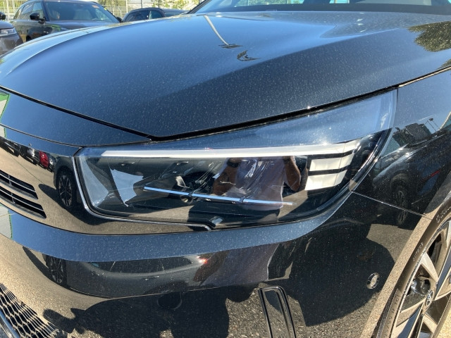 Bild 11: Opel Corsa. GS. 1.2  Dire