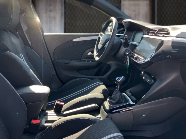 Bild 5: Opel Corsa. GS. 1.2  Dire