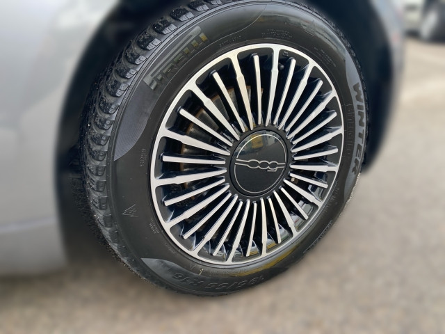 Bild 4: Fiat 500C Elektro La Prima 42 kWh