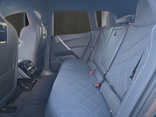 Bild 8: BMW PKW i-Serie iX M70 xDrive I20