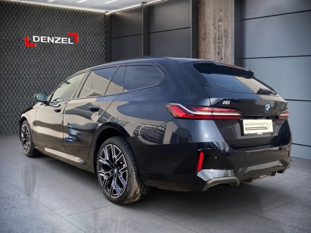 Bild 2: BMW i5 xDrive40 Touring