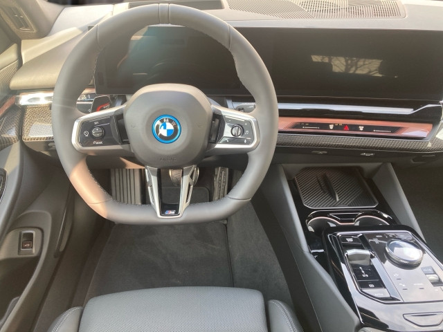 Bild 6: BMW i5 xDrive40 Touring