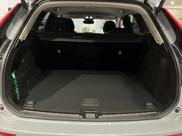 Bild 9: VOLVO PKW XC60 Plus, T6 AWD Plug-in Hybrid, Elektrisch/Benzin, Dark
