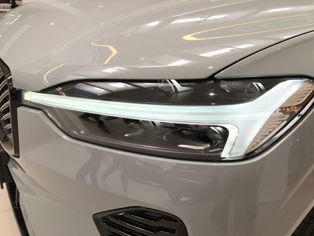 Bild 3: VOLVO PKW XC60 Plus, T6 AWD Plug-in Hybrid, Elektrisch/Benzin, Dark